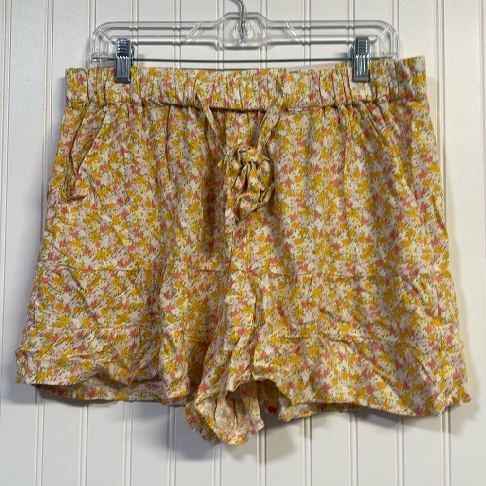 SO Junior's Yellow Floral Ruffle Shorts Flowy Feminine Ditzy Flowers NWT
